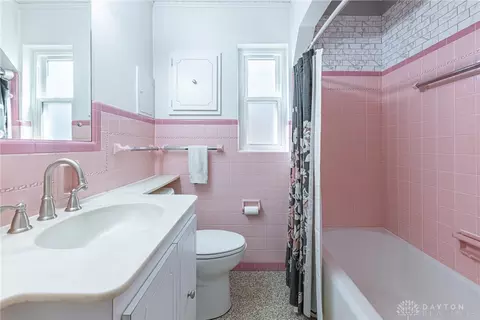 Bath - 102 Canterbury Dr, Kettering, OH 45429 photo 1 of 3