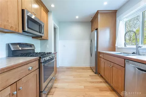 Kitchen - 102 Canterbury Dr, Kettering, OH 45429 photo 1 of 4