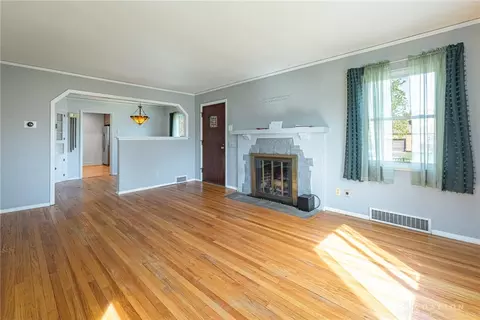 Living - 102 Canterbury Dr, Kettering, OH 45429 photo 2 of 3
