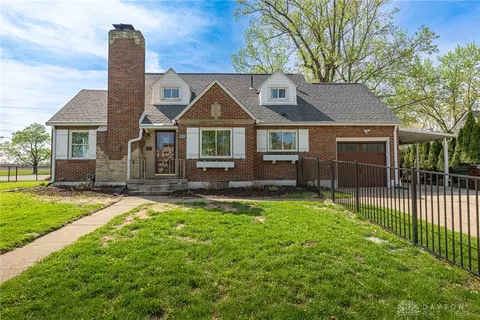 102 Canterbury Dr, Kettering, OH 45429