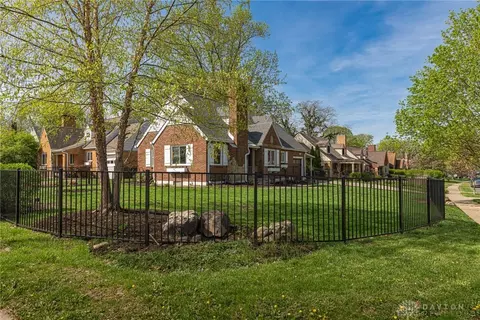 Exterior - 102 Canterbury Dr, Kettering, OH 45429 photo 5 of 5