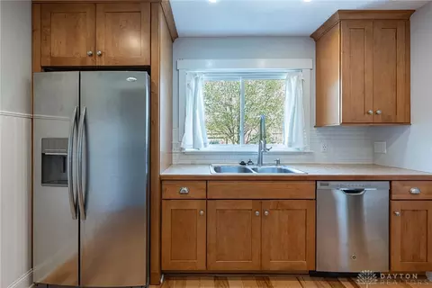 Kitchen - 102 Canterbury Dr, Kettering, OH 45429 photo 4 of 4