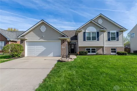 5015 Summerset Dr, Tipp City, OH 45371