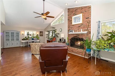 Living - 930 Mark Ave, Hamilton, OH 45013 photo 2 of 2
