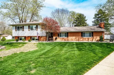 8030 Talbrook Ct, Centerville, OH 45458