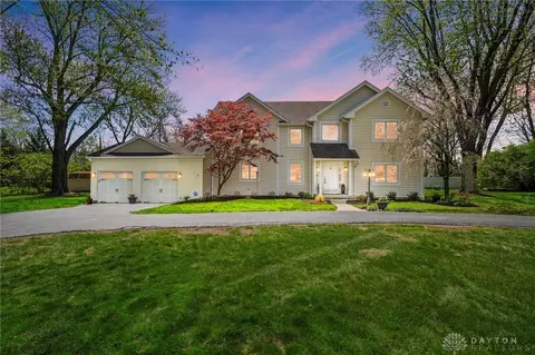 72 E Social Row Rd, Dayton, OH 45458