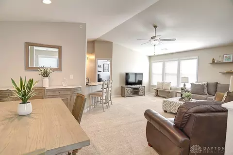 40 Old Pond Rd, Springboro, OH 45066 photo 4