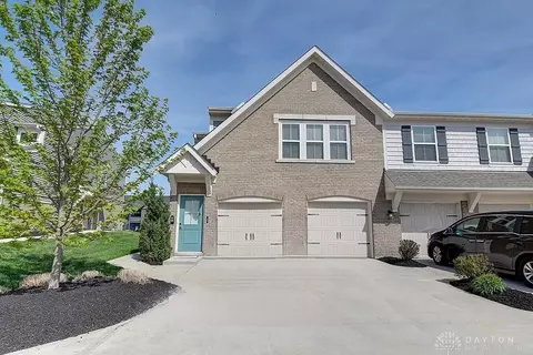 40 Old Pond Rd, Springboro, OH 45066