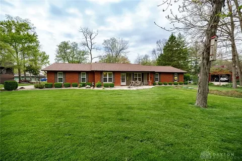 933 Oak Lea Dr, Troy, OH 45373