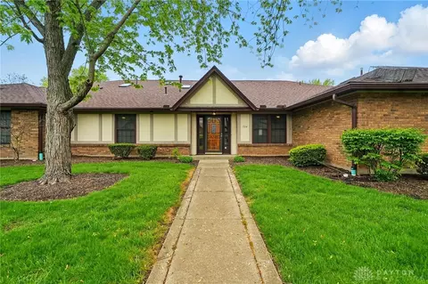 734 Pine Needles Dr, Washington Township, OH 45458
