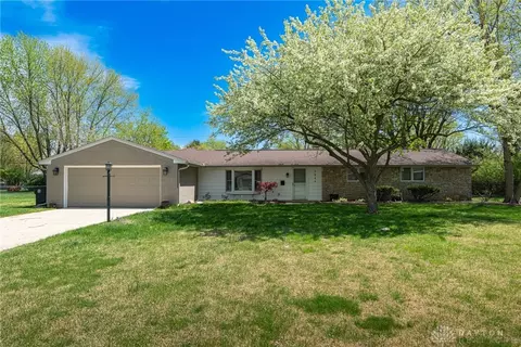 5044 Dobbs Dr, Centerville, OH 45440
