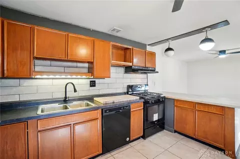 Kitchen - 817 Allen Dr, Springfield, OH 45505 photo 3 of 4