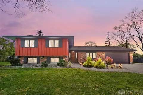 5675 Oak Valley Rd, Dayton, OH 45440