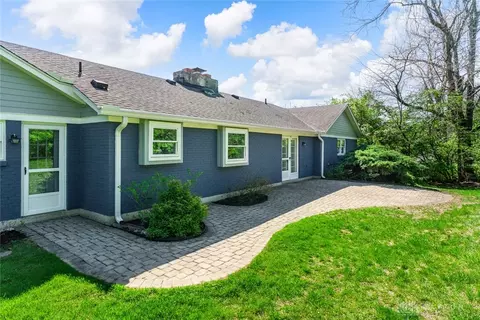 Exterior - 6045 Ironside Dr, Centerville, OH 45459 photo 5 of 6