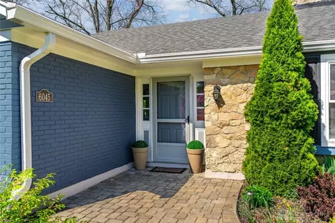 Exterior - 6045 Ironside Dr, Centerville, OH 45459 photo 3 of 6