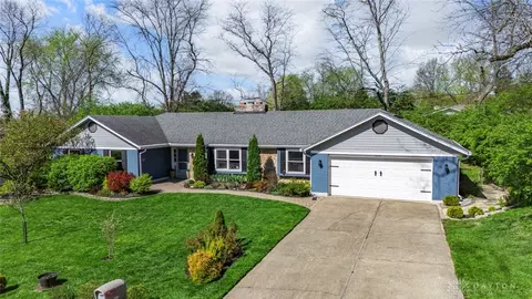 6045 Ironside Dr, Centerville, OH 45459