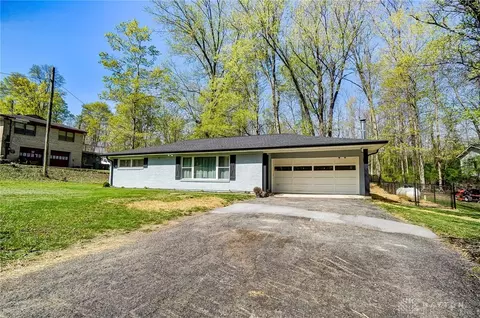 Exterior - 1243 White Oak Dr, Springfield, OH 45504 photo 6 of 12