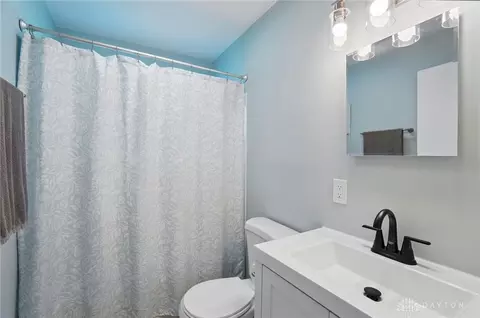 Bath - 1243 White Oak Dr, Springfield, OH 45504 photo 4 of 5