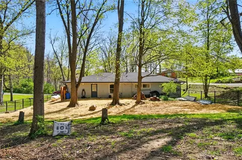 Exterior - 1243 White Oak Dr, Springfield, OH 45504 photo 10 of 12
