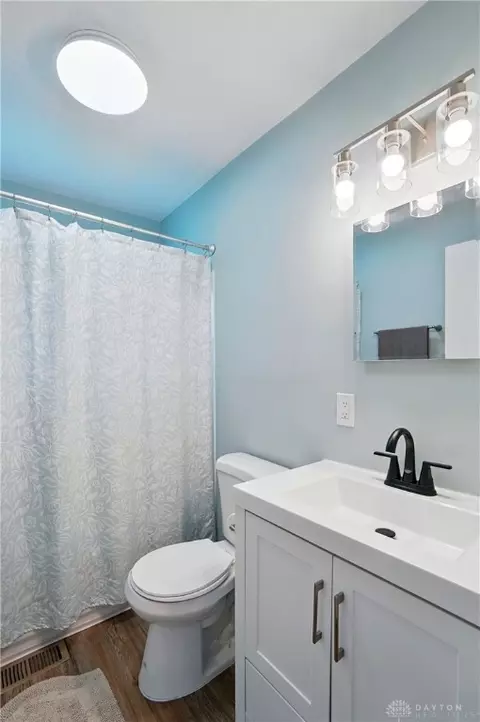 Bath - 1243 White Oak Dr, Springfield, OH 45504 photo 5 of 5