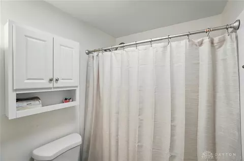 Bath - 1243 White Oak Dr, Springfield, OH 45504 photo 3 of 5