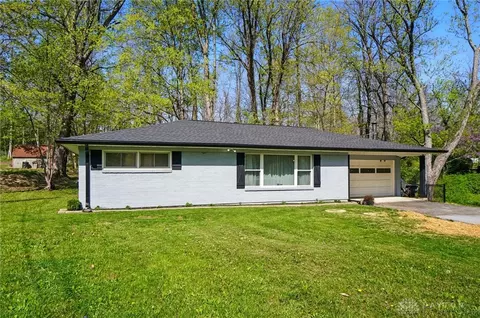 Exterior - 1243 White Oak Dr, Springfield, OH 45504 photo 5 of 12