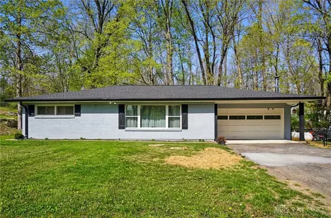 Exterior - 1243 White Oak Dr, Springfield, OH 45504 photo 4 of 12