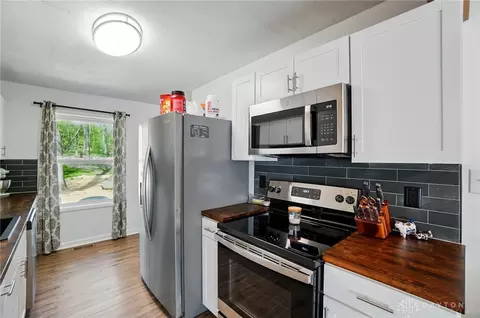 Kitchen - 1243 White Oak Dr, Springfield, OH 45504 photo 1 of 4