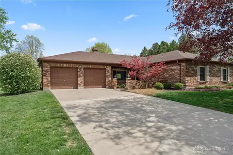 702 Tealwood Dr, Beavercreek, OH 45430