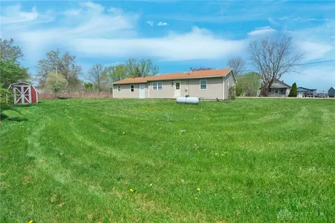 Exterior - 3177 W Jackson Rd, Springfield, OH 45502 photo 6 of 8