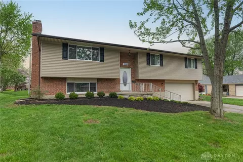 3108 Leonora Dr, Kettering, OH 45420
