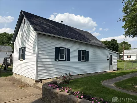 125 High St, New Paris, OH 45347