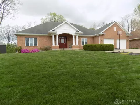 1960 Kitty Hawk Dr, Xenia, OH 45385