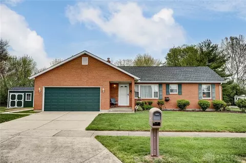 401 Kenec Dr, Middletown, OH 45042