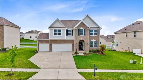 1621 Stonebury Ct, Xenia, OH 45385