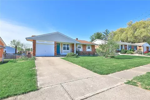 3183 Rockacres Ct, Cincinnati, OH 45239 photo 2