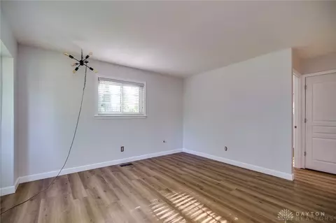 Living - 1216 Elmdale Dr, Dayton, OH 45409 photo 2 of 4