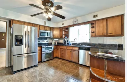 Kitchen - 10699 Hamilton Ave, Cincinnati, OH 45231 photo 1 of 9