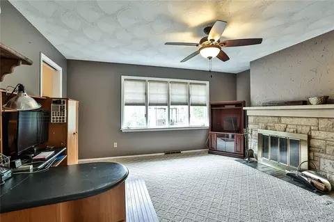 Living - 10699 Hamilton Ave, Cincinnati, OH 45231 photo 6 of 10
