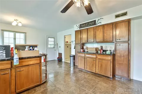 Kitchen - 10699 Hamilton Ave, Cincinnati, OH 45231 photo 8 of 9