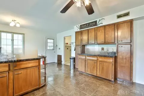 Kitchen - 10699 Hamilton Ave, Cincinnati, OH 45231 photo 4 of 9
