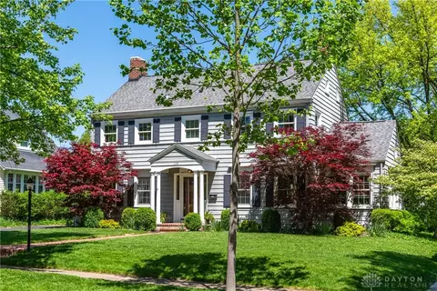 135 E Dixon Ave, Oakwood, OH 45419