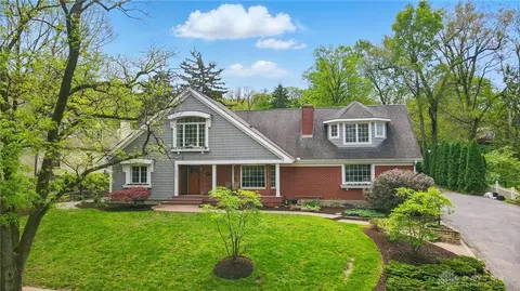 336 Ridgewood Ave, Oakwood, OH 45409