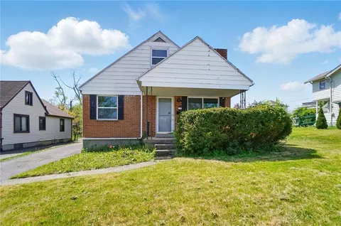 38 Homeview Dr, Dayton, OH 45415
