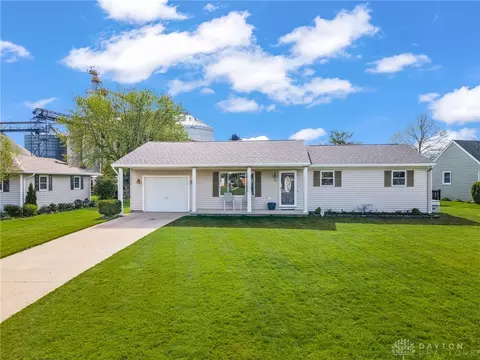 415 Debra Dr, Botkins, OH 45306
