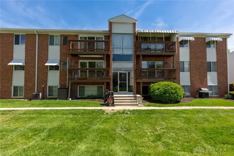 5675 E Coach Dr #B, Kettering, OH 45440