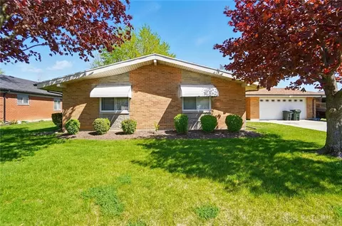 831 Glenstone Ct, Dayton, OH 45426