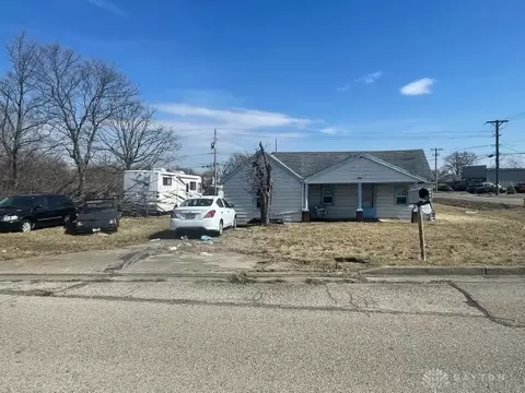 5586 Wadsworth Rd, Dayton, OH 45414