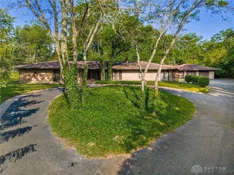 6601 Mad River Rd, Washington Township, OH 45459