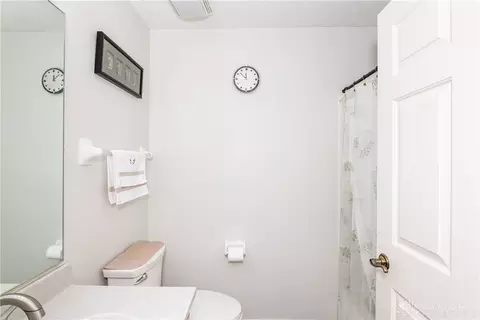 Bath - 9672 Belfry Ct, Centerville, OH 45458 photo 5 of 6